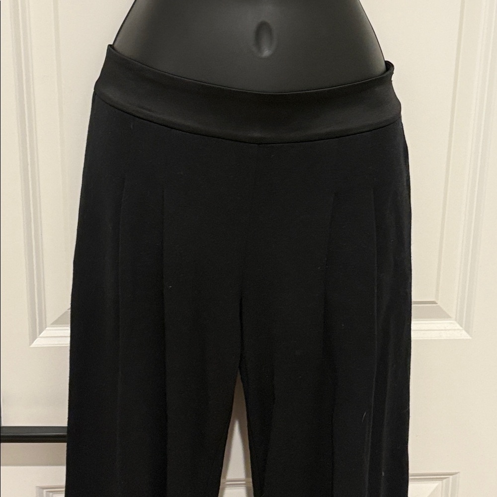 Diane von Furstenberg Pleat Front Cropped Jogger Slacks - Picture 3 of 11